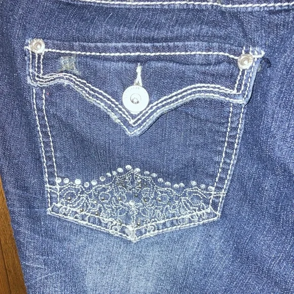 Rue21 Blue Cropped Jeans with Distressed Details - Picture 5 of 10